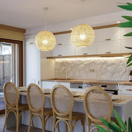 Villa Seashell -Wonderful Newly Renovated Villa On The Beach Galatas  Exterior photo