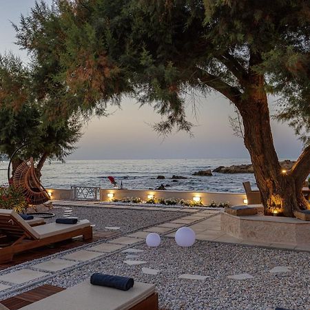 Villa Seashell -Wonderful Newly Renovated Villa On The Beach Galatas  Exterior photo