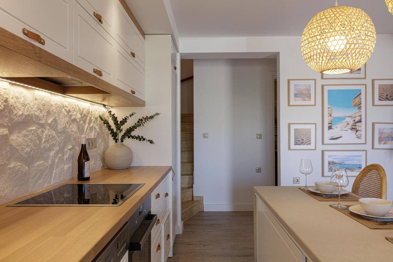 Villa Seashell -Wonderful Newly Renovated Villa On The Beach Galatas  Exterior photo