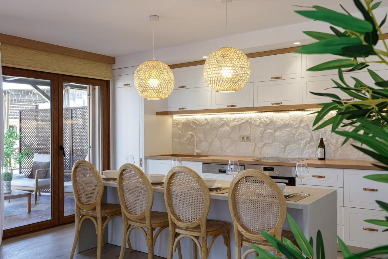 Villa Seashell -Wonderful Newly Renovated Villa On The Beach Galatas  Exterior photo