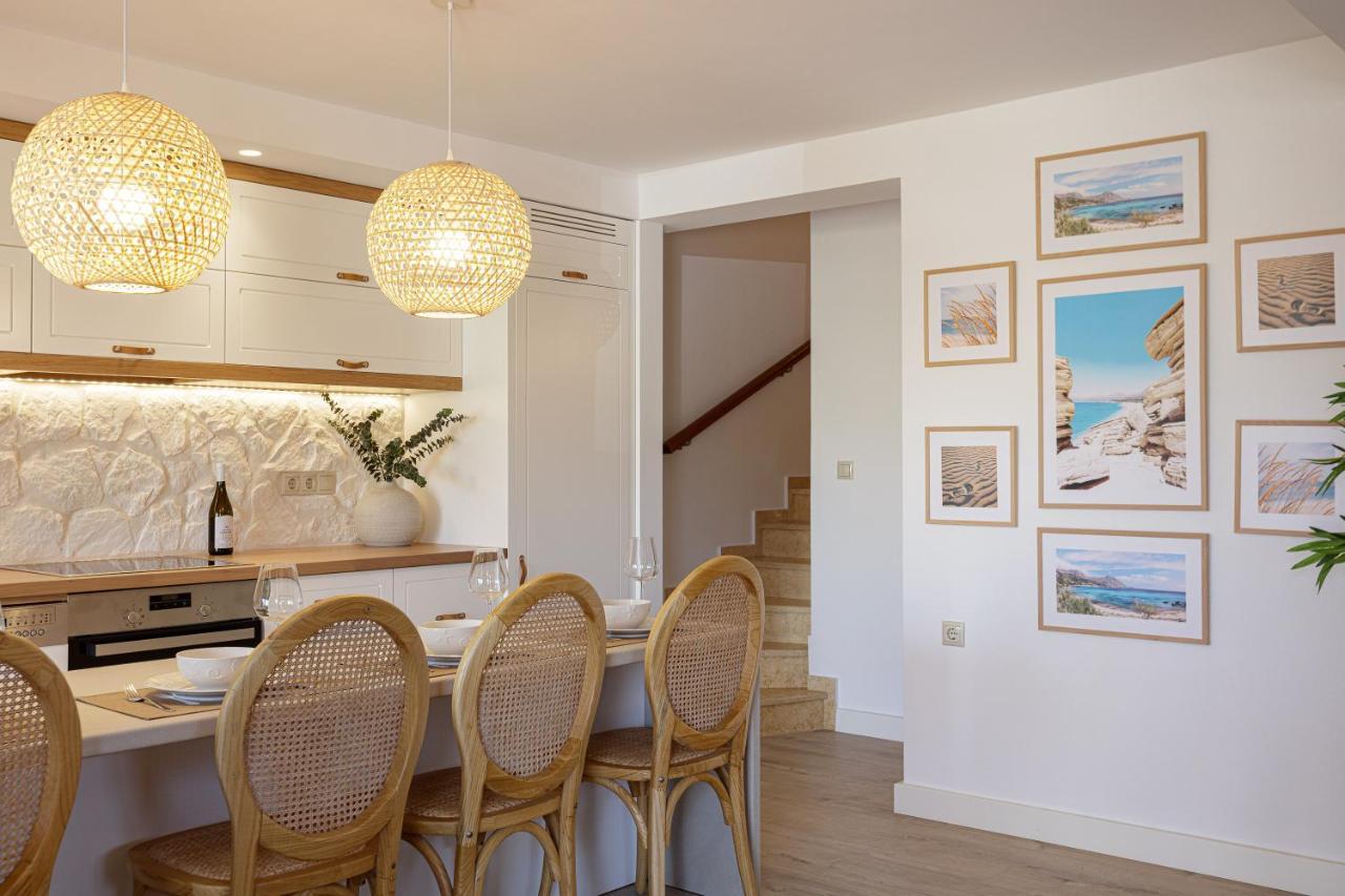 Villa Seashell -Wonderful Newly Renovated Villa On The Beach Galatas  Exterior photo