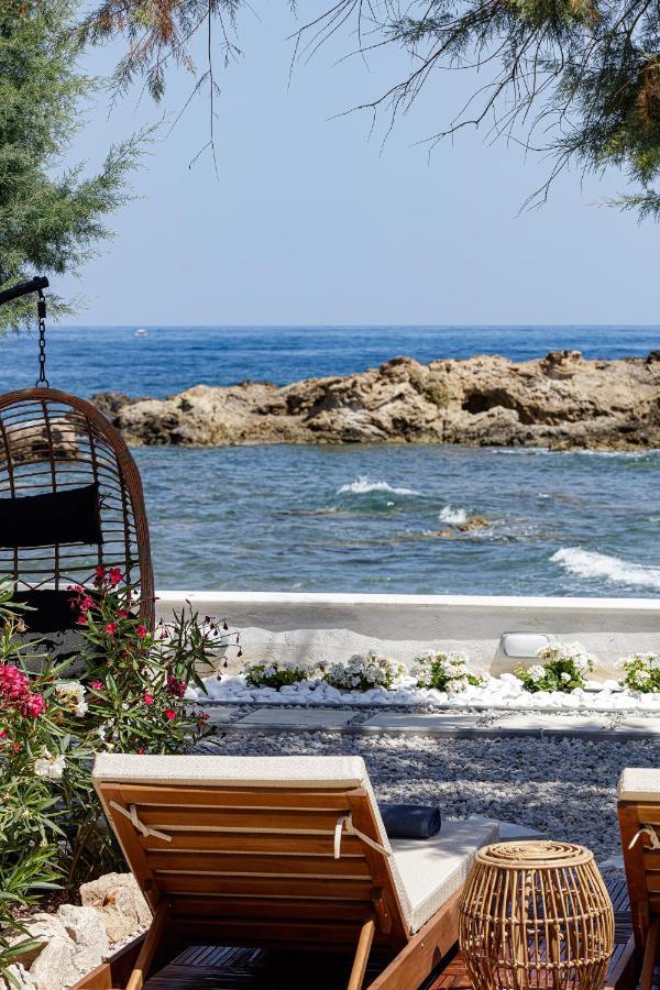 Villa Seashell -Wonderful Newly Renovated Villa On The Beach Galatas  Exterior photo
