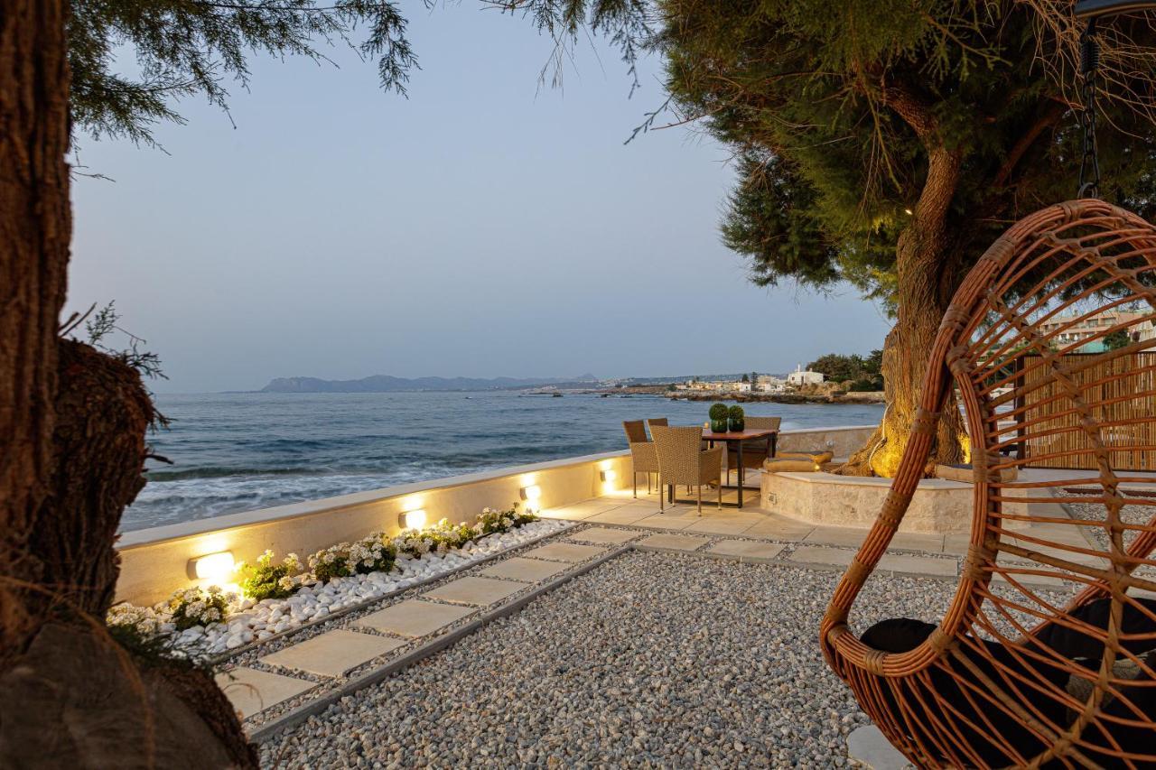Villa Seashell -Wonderful Newly Renovated Villa On The Beach Galatas  Exterior photo