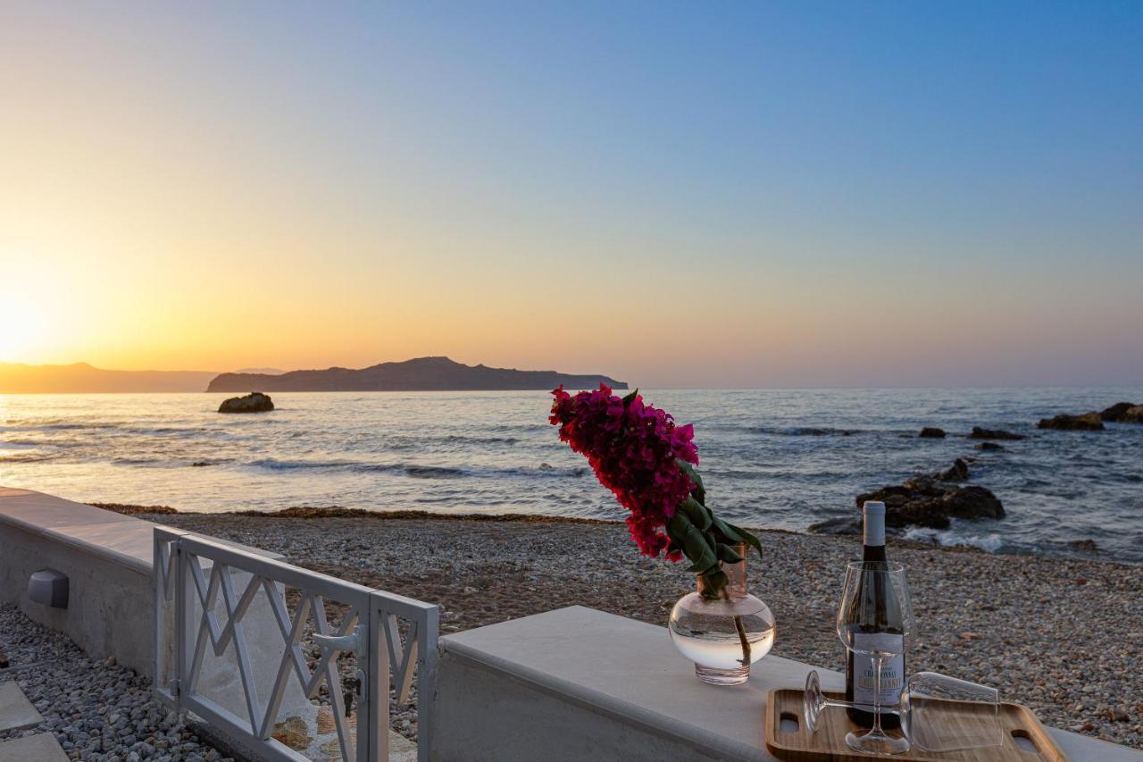 Villa Seashell -Wonderful Newly Renovated Villa On The Beach Galatas  Exterior photo