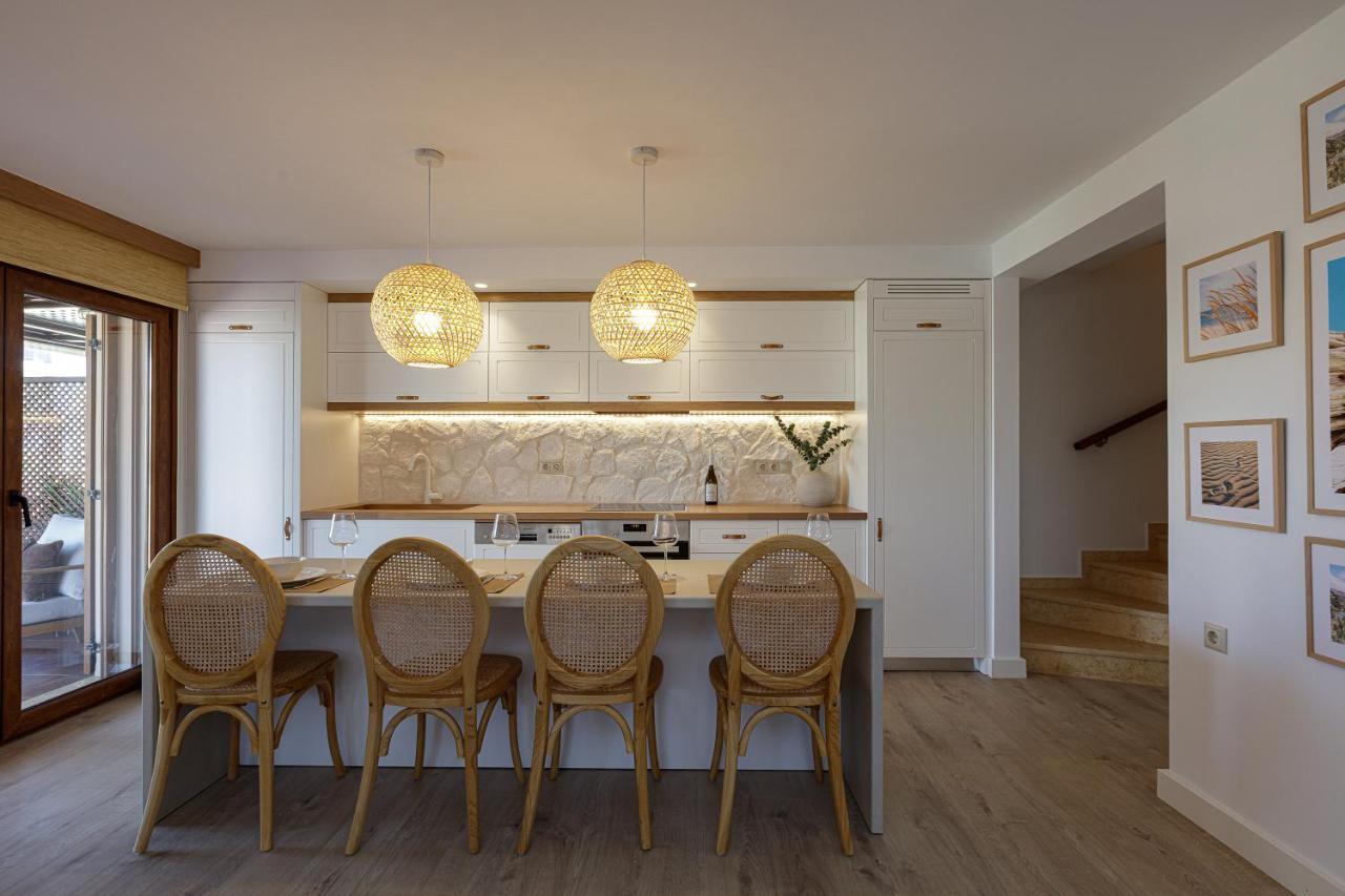 Villa Seashell -Wonderful Newly Renovated Villa On The Beach Galatas  Exterior photo