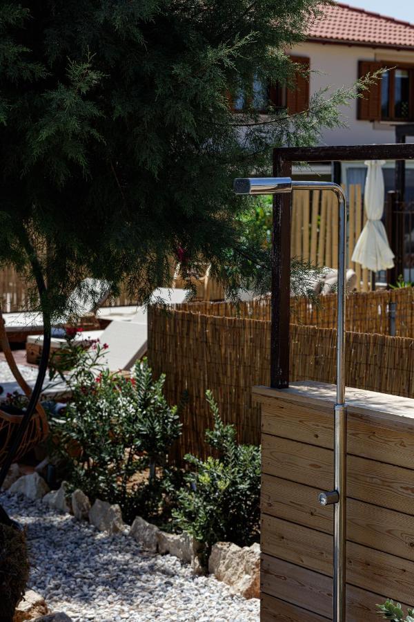 Villa Seashell -Wonderful Newly Renovated Villa On The Beach Galatas  Exterior photo